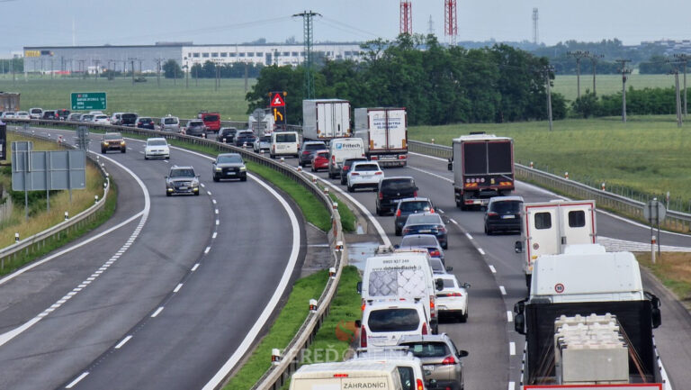 PRÁVE TERAZ: Niekoľkokilometrové kolóny na R1 v smere do Serede – AKTUALIZOVANÉ