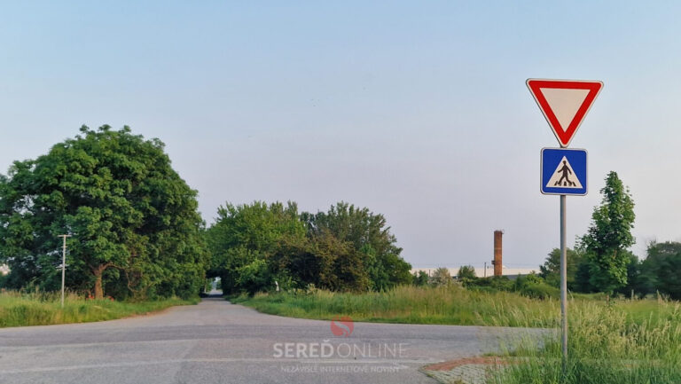 POZOR !! Na obchádzke uzatvoreného mosta cez Horný Čepeň chýba dopravná značka