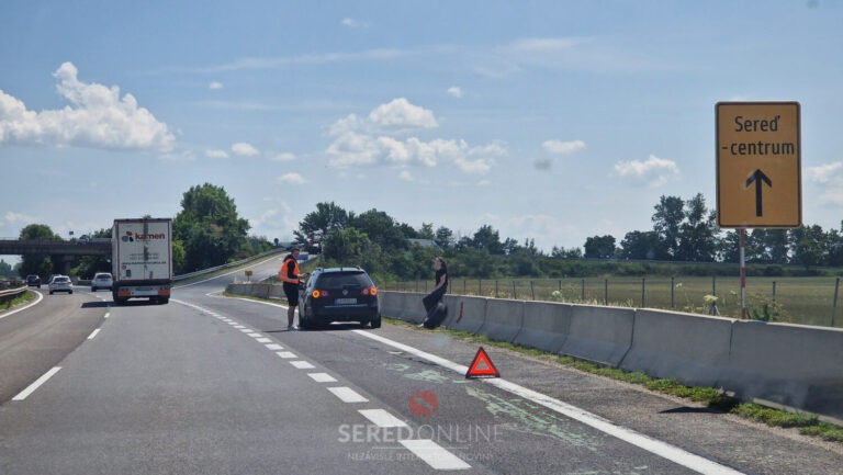 PRÁVE TERAZ: Vozidlo odstavené na výjazde z R1 na Dolnú Stredu a Galantu