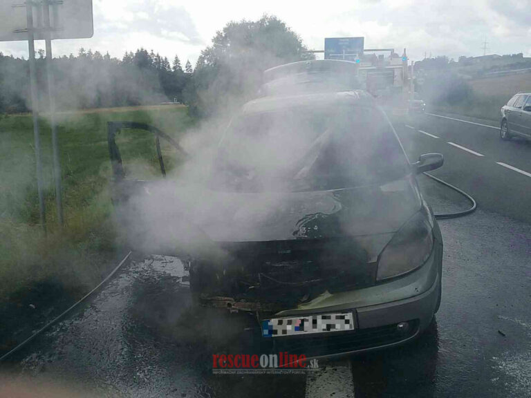 Požiar motorového vozidla pri Považskej Bystrici