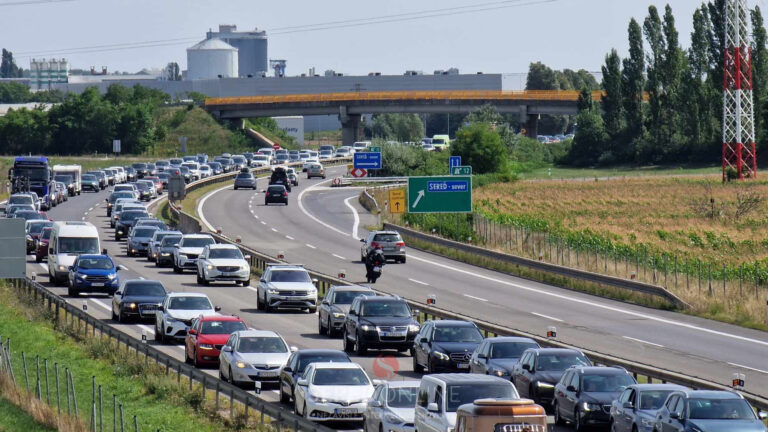 PRÁVE TERAZ: Dopravná nehoda na R1 v smere zo Serede do Trnavy