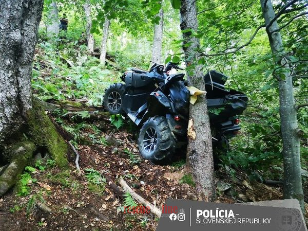 Protiprávna jazda štvorkolkou v Národnom parku Nízke Tatry sa nevyplatila, vodič mal nehodu a čelí aj trestnému stíhaniu