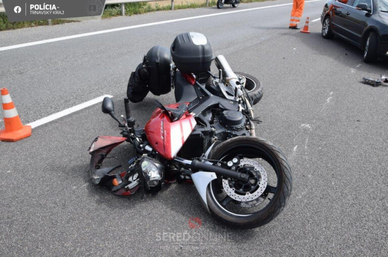 Polícia riešila dve nehody s motorkami. Jedna z nich skončila vážnym zranením